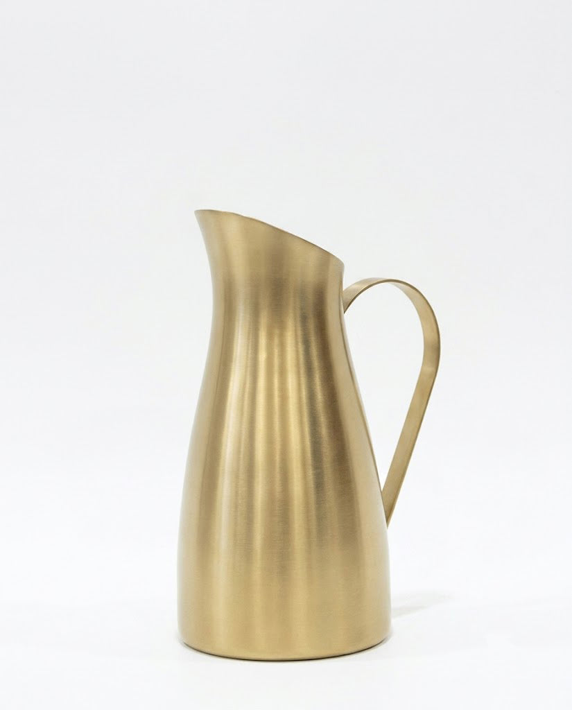 Carafe with handle