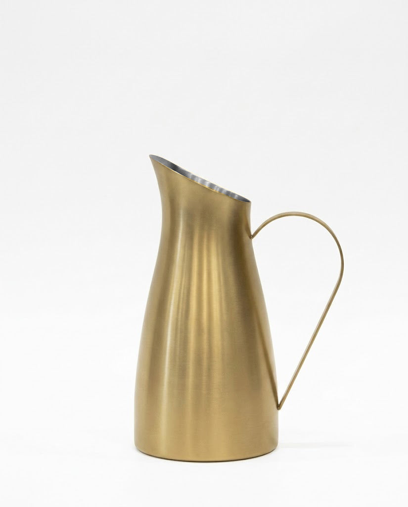 Carafe with handle