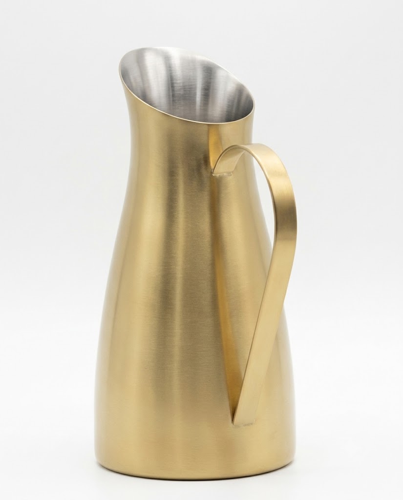 Carafe with handle