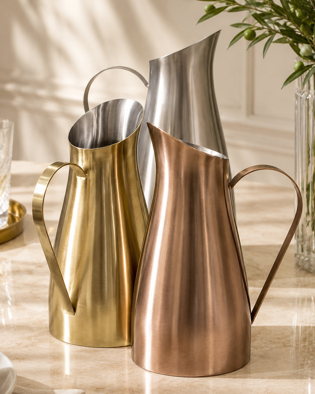 Carafe with handle