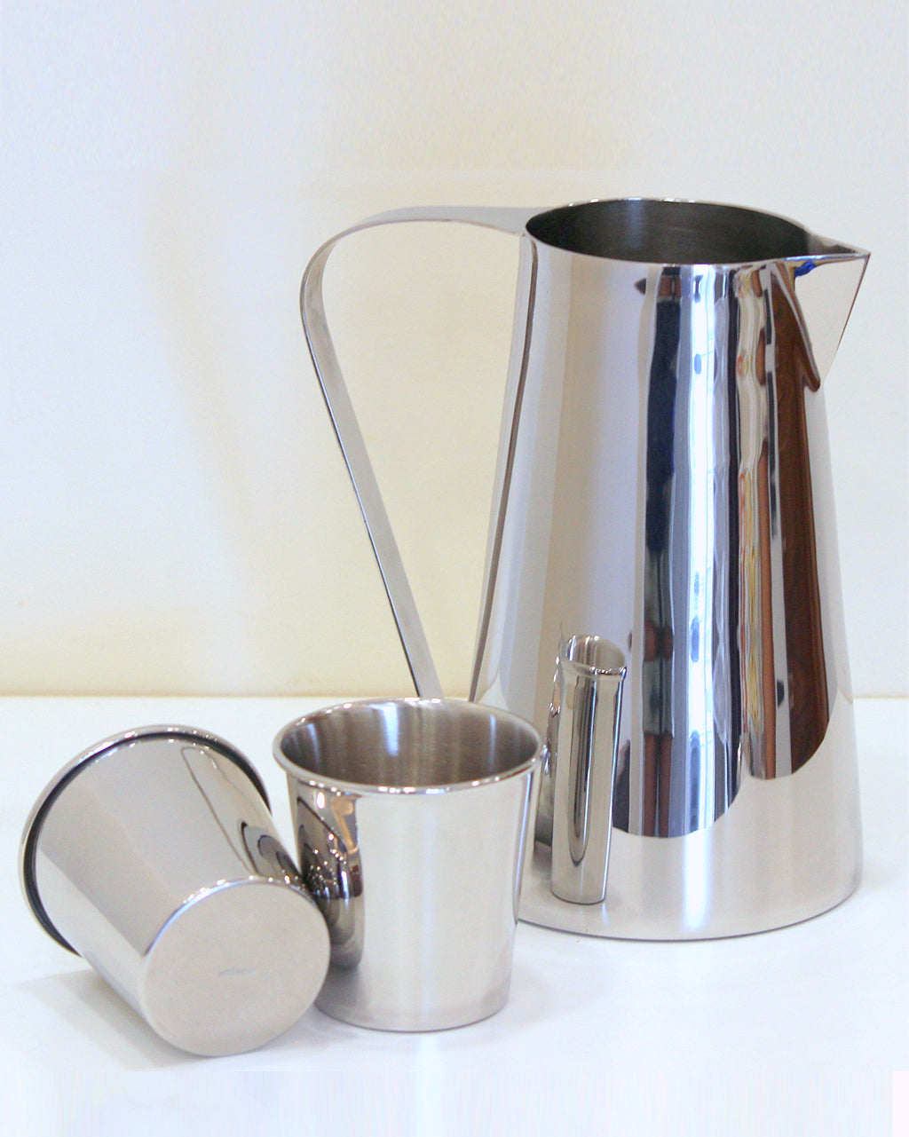 Carafe with Tumblers