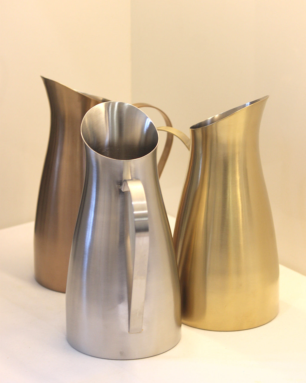 Carafe with handle