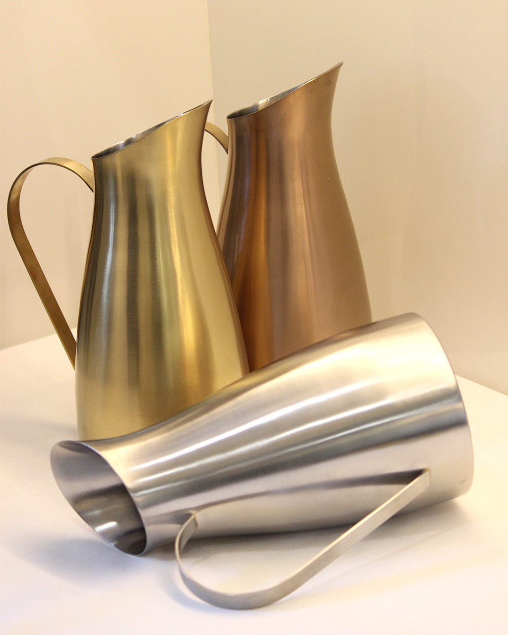 Carafe with handle