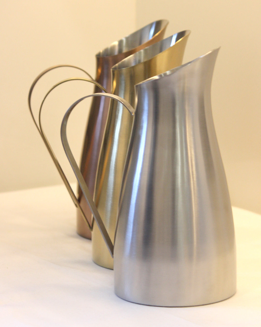 Carafe with handle