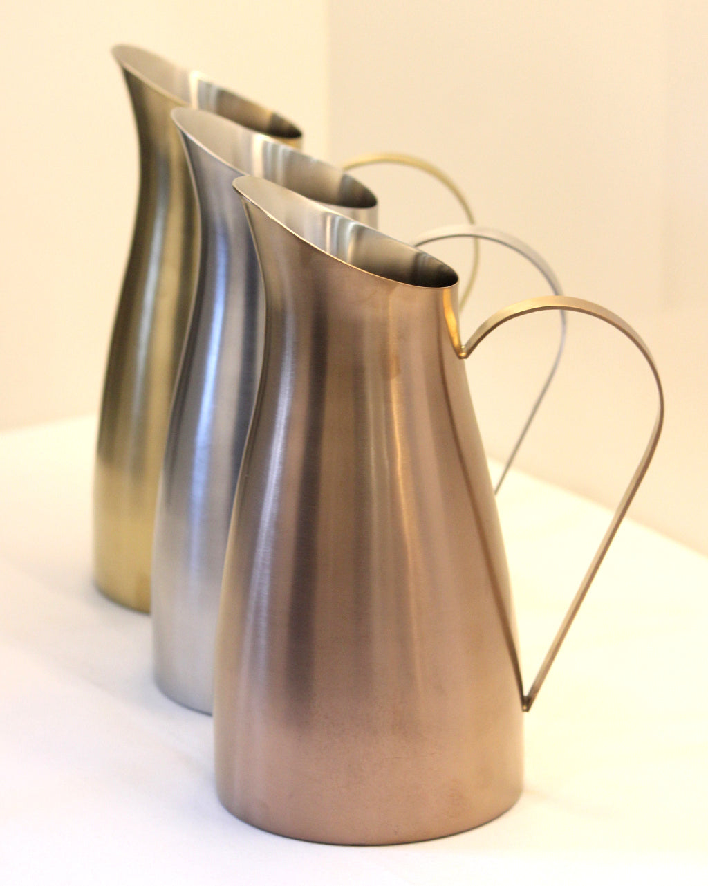 Carafe with handle