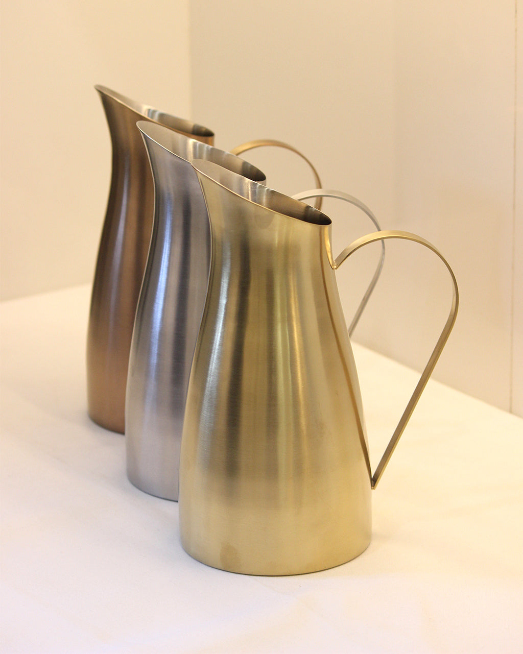 Carafe with handle