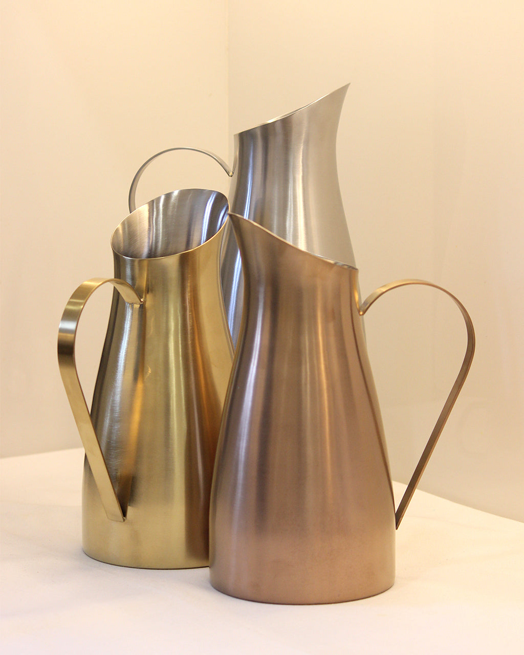 Carafe with handle