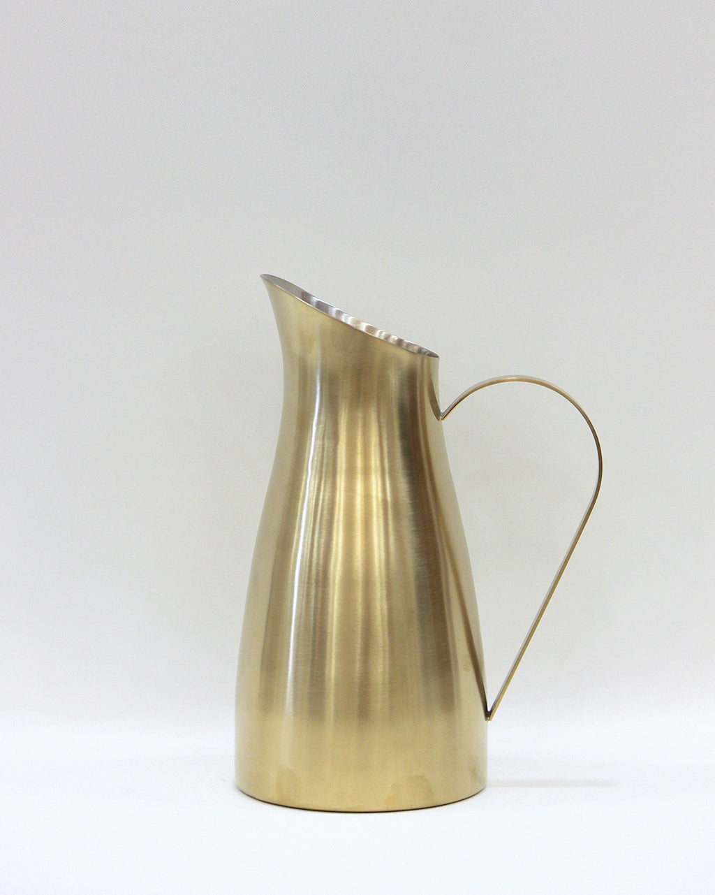 Carafe with handle