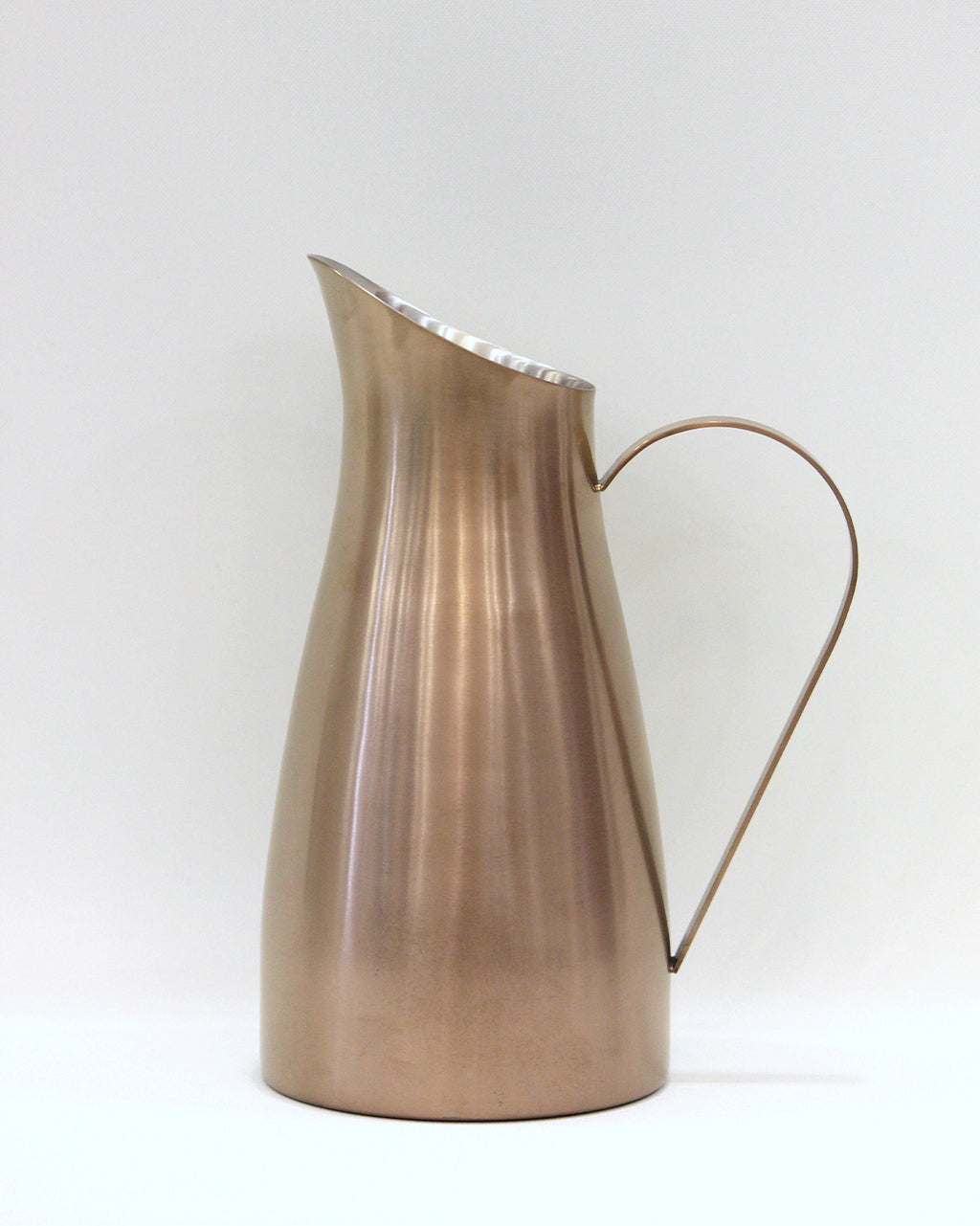 Carafe with handle