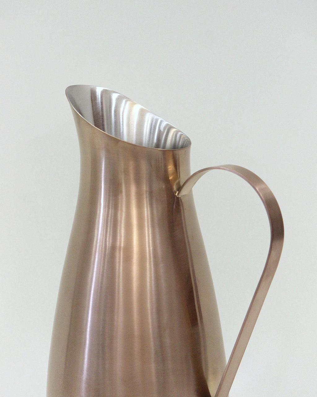 Carafe with handle