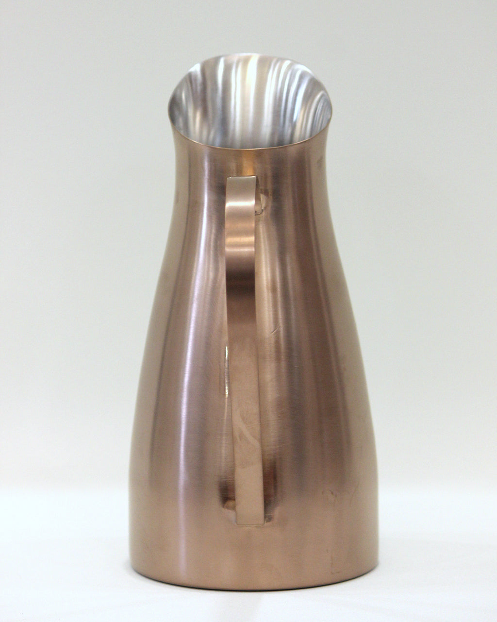 Carafe with handle