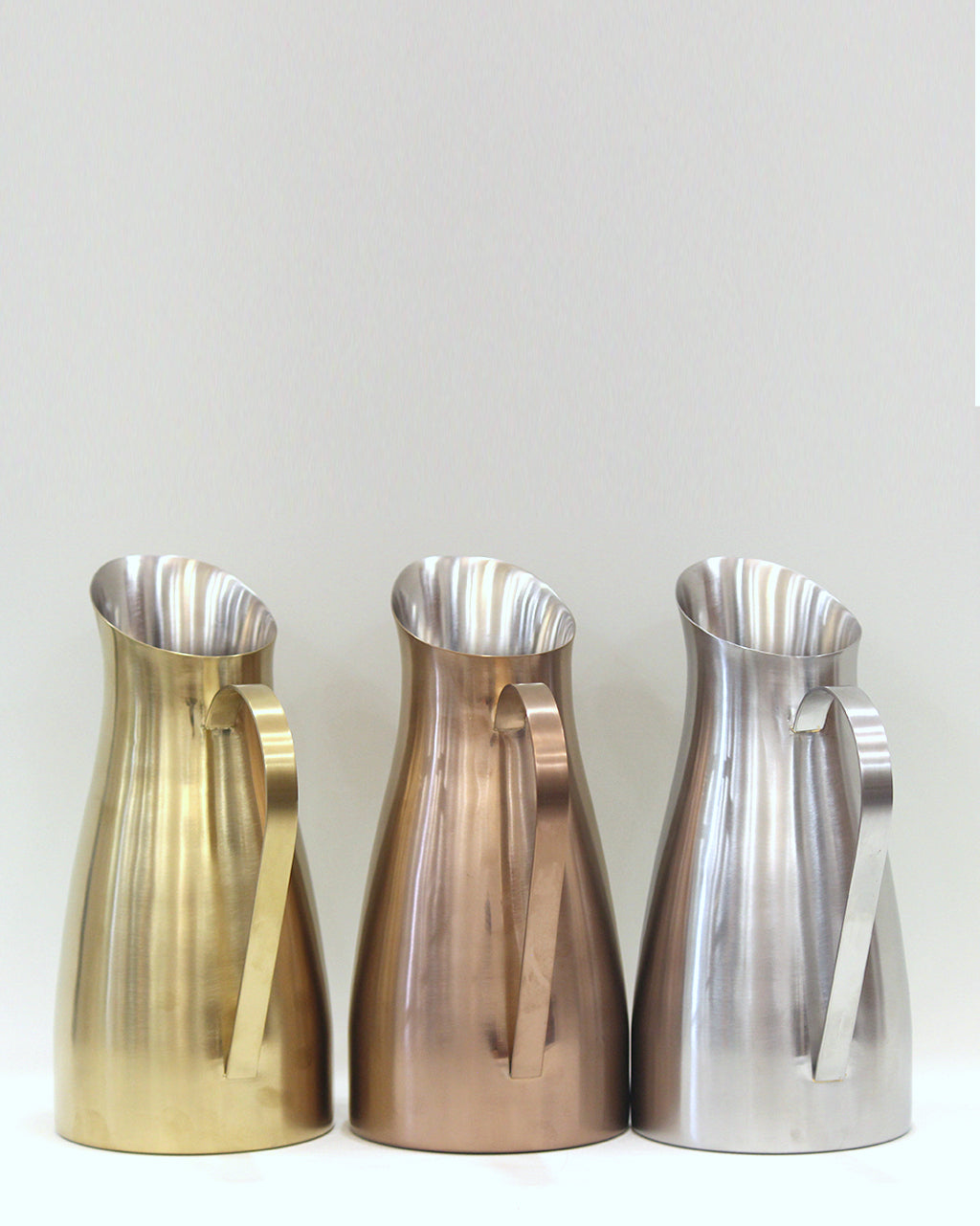 Carafe with handle